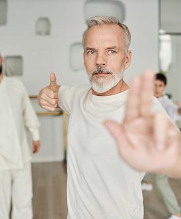 Йога и Тай Чи в ревматологии: есть ли эффект?