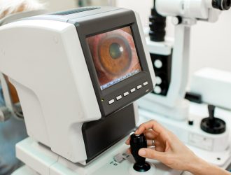 Первичный синдром Шегрена, осложнённый почечным тубулярным ацидозом и острым двусторонним увеитом: клинический случай и обзор литературы